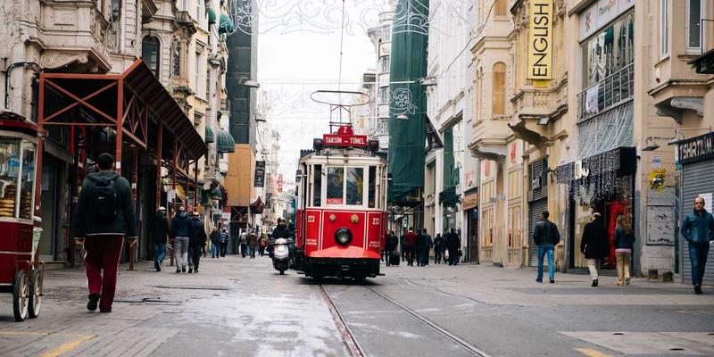 深圳老年人心理健康指南：退休适应、情绪管理与认知健康维护